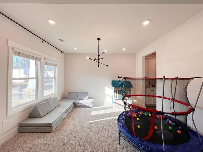 Building Photo - 214 Pewter Cir