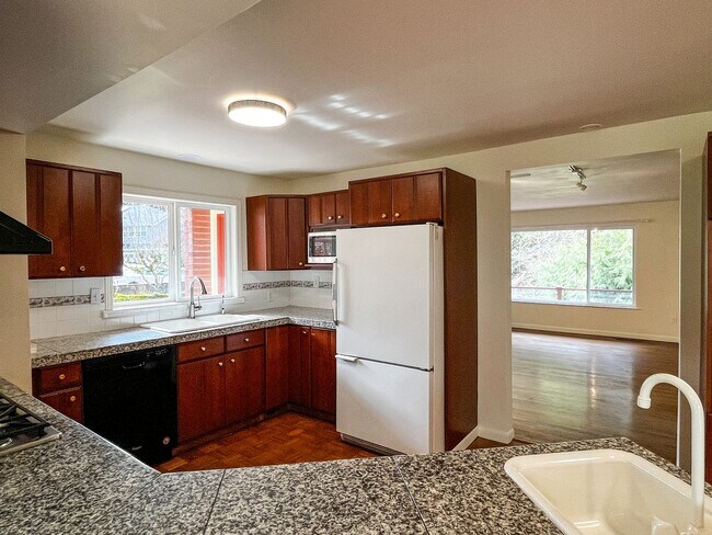 Building Photo - Charming 4 bed, 1.75 bath Mid-Century Home...