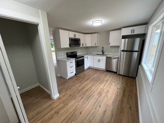 Foto del edificio - 5110 Diamond Blvd SW