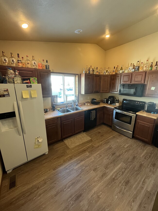 Kitchen/Dining Room - 205 Dakota Trail