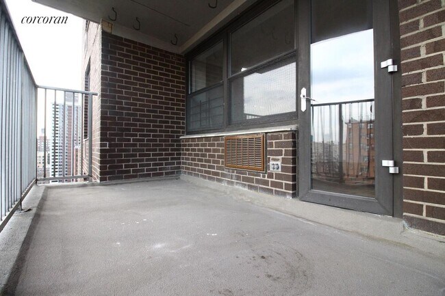 Building Photo - 175 W 90th St