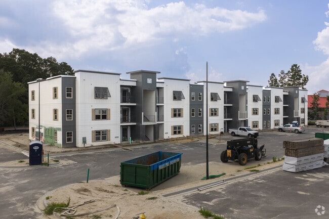 Building Photo - Pointe Grand Abercorn at Savannah