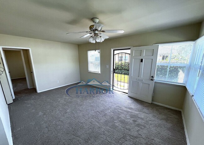Foto del edificio - Charming Front Unit 2 Bedroom 1 Bath