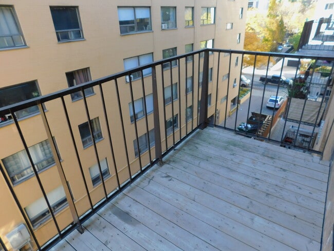Building Photo - 91 Wellesley Street