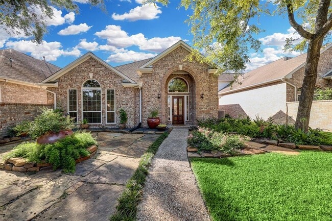 Building Photo - 5022 Coral Gables Dr