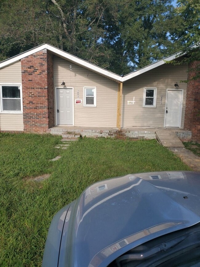 Building Photo - 1 BD AVAILABLE NOW. $600 PER MONTH. NEW STAINLESS STEEL APPLIANCES and UPDATES!!