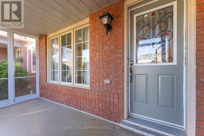 Photo du bâtiment - 1749 Samuelson Cir