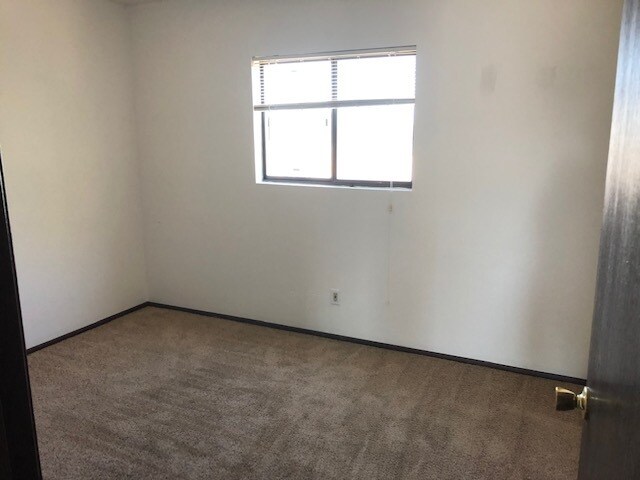 Building Photo - !!MOVE IN SPECIAL!! 2 bedroom Apartment