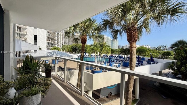 Foto del edificio - 3701 N Country Club Dr