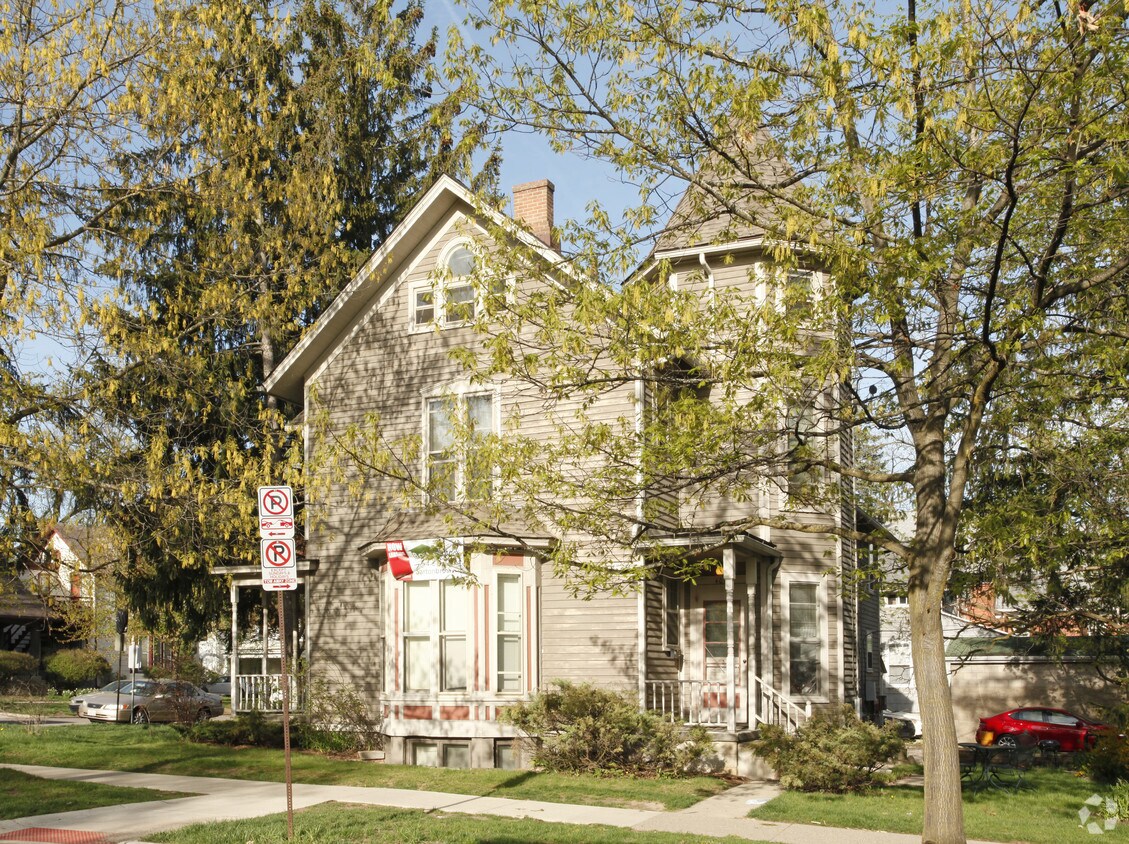 Primary Photo - Bartonbrook U of M Student Housing