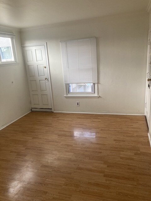Foto principal - 11731 W Pico Blvd