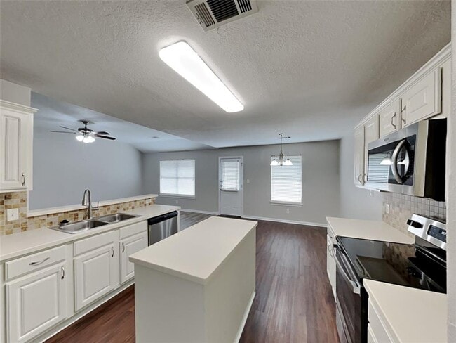 Building Photo - 16414 Tracy Ct