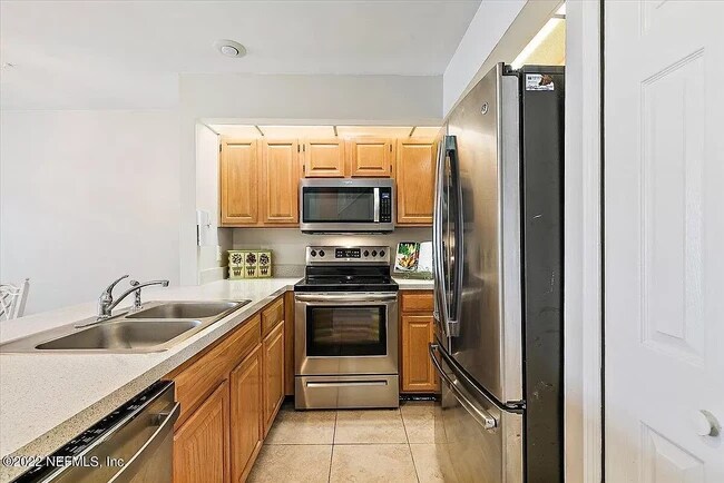 Foto del edificio - 11290 Lake Mandarin Cir E
