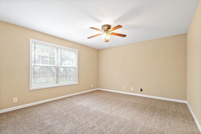 Foto del edificio - 545 Patriot Park Ct