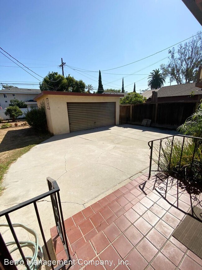 Building Photo - 2 br, 2 bath House - 824 LOMA AVE.
