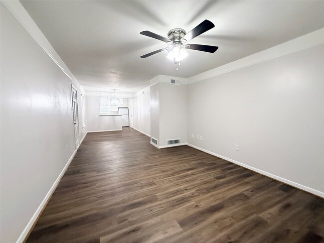 Foto del edificio - 500 Willow Dr