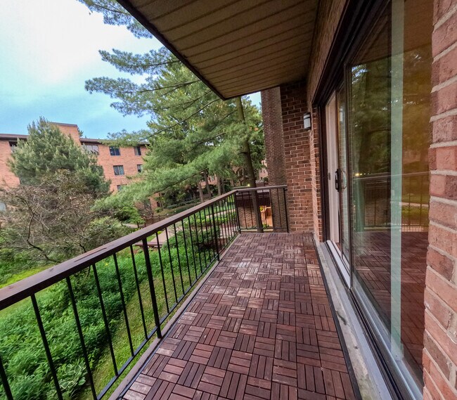 Foto del edificio - 7502 Farmingdale Dr