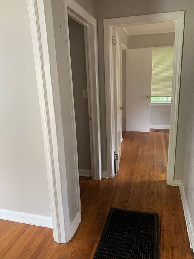 Foto del edificio - COMING SOON 3 Bed 1 bath