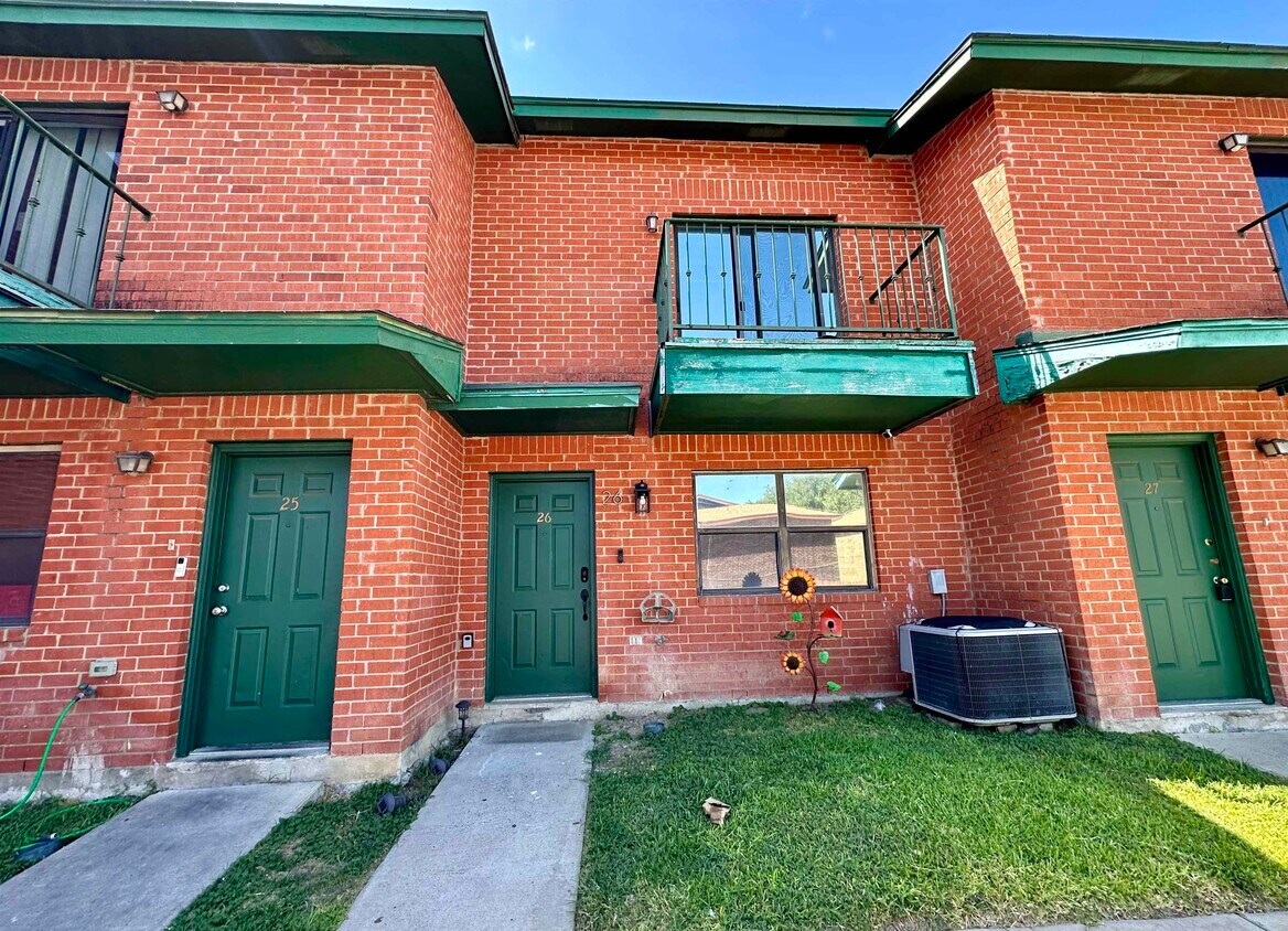 Foto principal - 8915 McPherson Rd