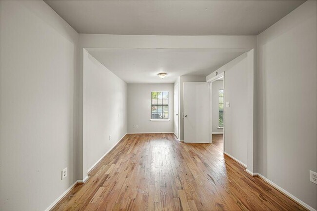 Building Photo - 5412 Starling St
