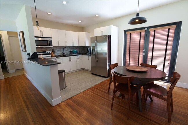 Building Photo - 14818 S Biscayne River Dr