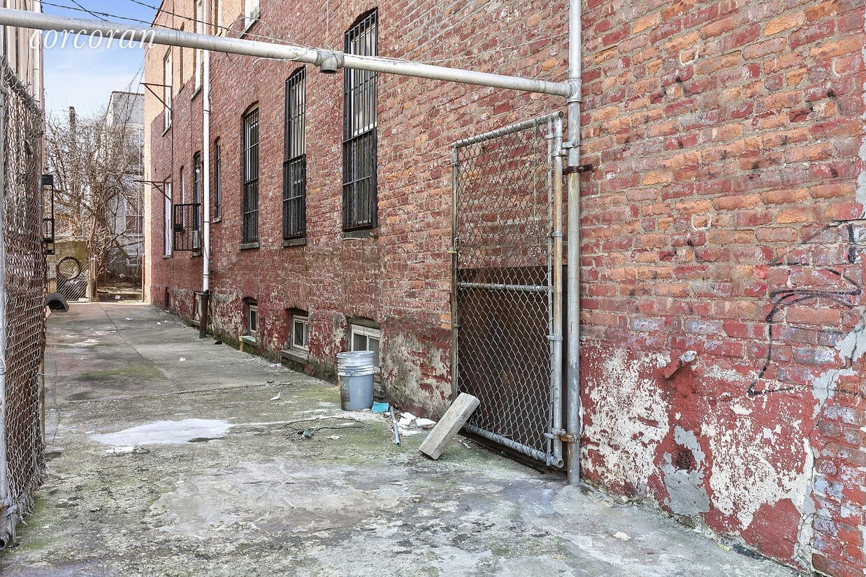 Building Photo - 770 Hendrix St