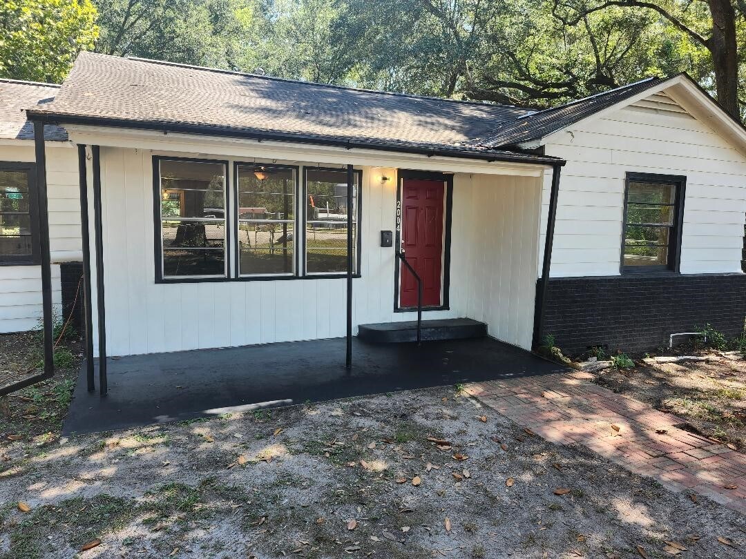 Foto principal - 2004 N Margaret Ave