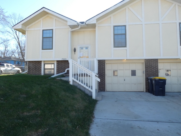 Primary Photo - Beautiful Town Home in Park Hill School District!