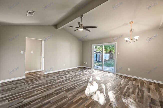 Foto del edificio - 1300 Carla Ave