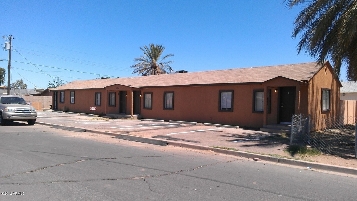 Primary Photo - 3746-3750 W Latham St