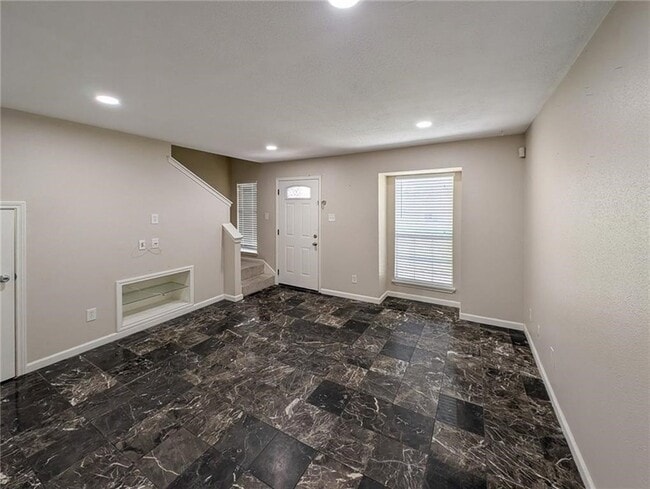 Foto del edificio - 6702 Everhart Rd