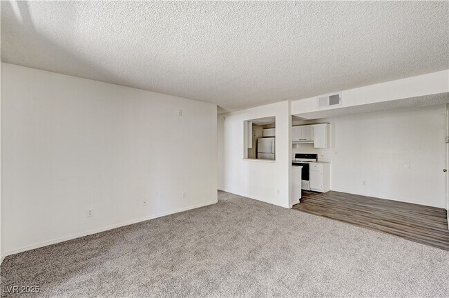 Foto del edificio - 5250 Mission Carmel Ln