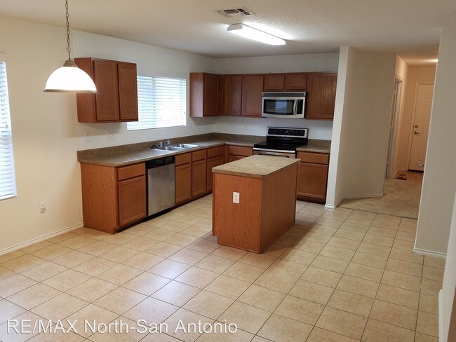 Building Photo - 3 br, 2 bath House - 7954 Oakwood Pines