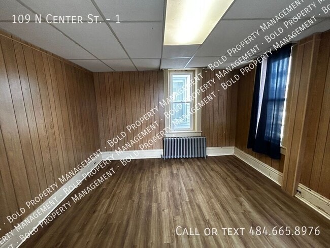 Foto del edificio - 109 N Center St