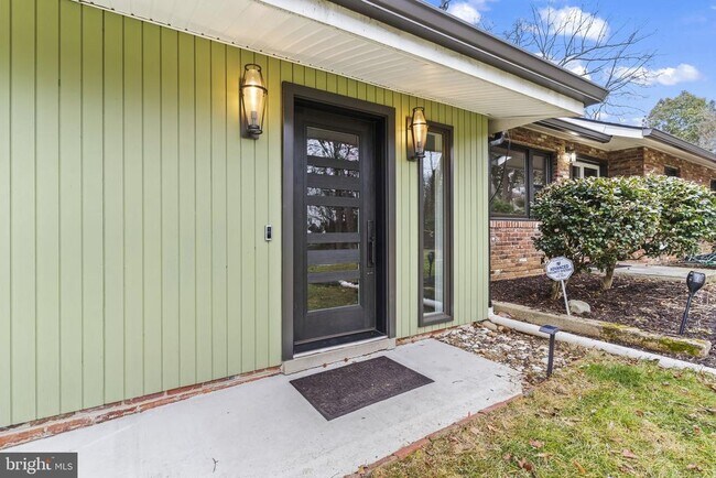 Foto del edificio - 7609 Woodridge Cir