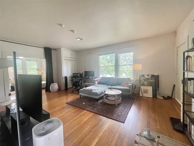 Building Photo - 418 Branard St