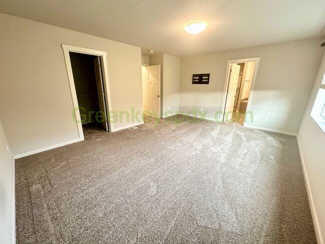 Building Photo - Amazing 2,306-square-foot house in Wood Village