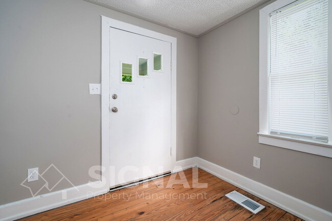 Building Photo - 759 Hopkins Dr