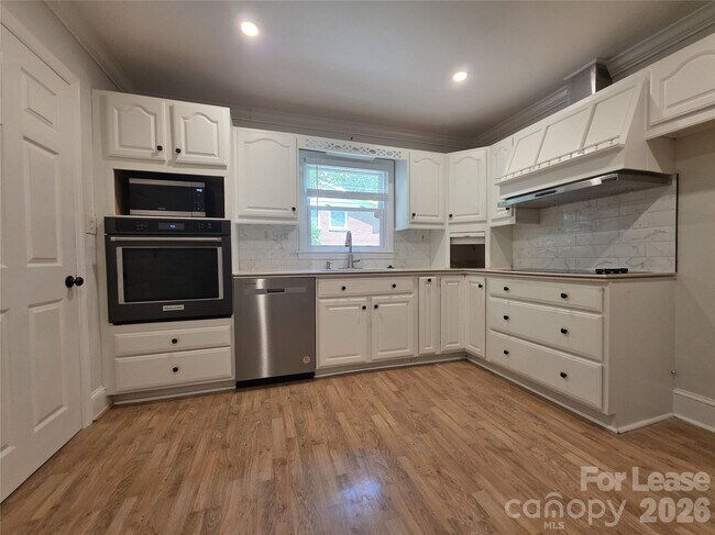 Foto del edificio - 4426 Holbrook Dr