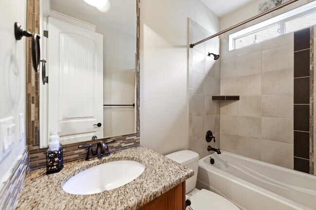 Foto del edificio - 296 E Grove Creek Ln