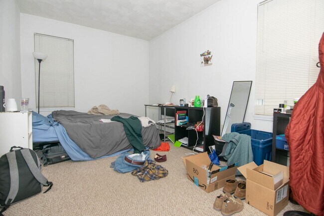 Foto del edificio - Allston 3 Bed – 1,100 Sq Ft – Heat Included – Deck/Porch – 9/1