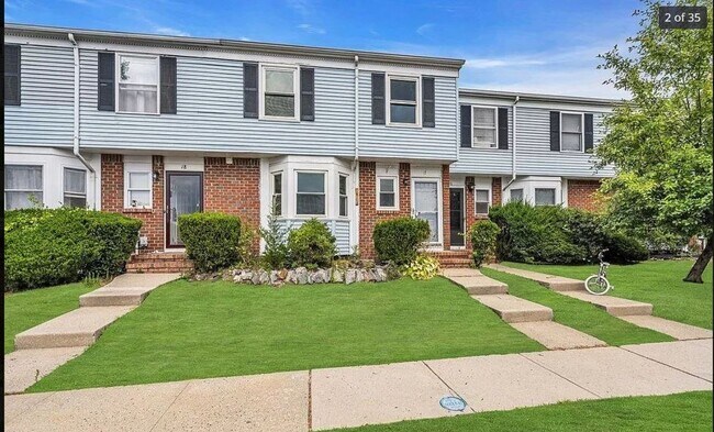 Building Photo - 17 Begonia Ct