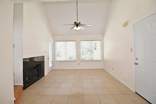 Building Photo - 2301 Basil Dr