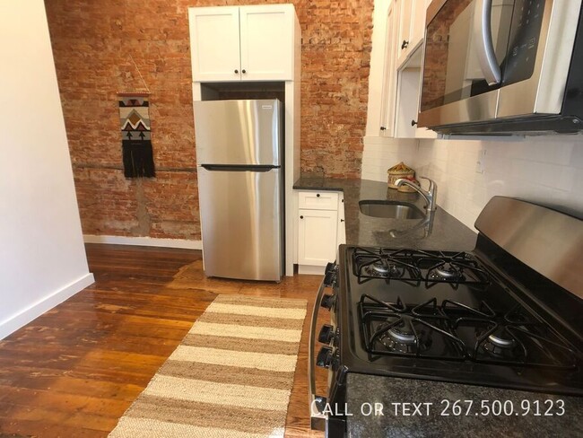 Building Photo - Newly removated, very spacious 2BR unit wi...