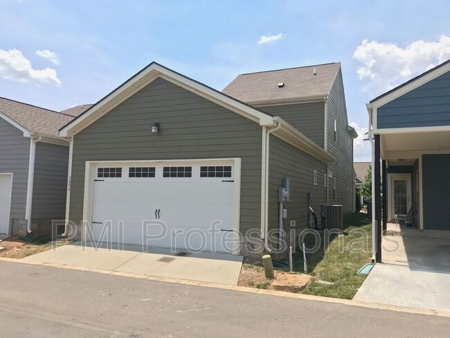 Building Photo - 3006 Bienville Drive