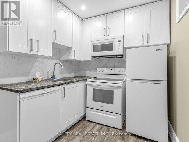 Building Photo - 133 Meadowvale Dr