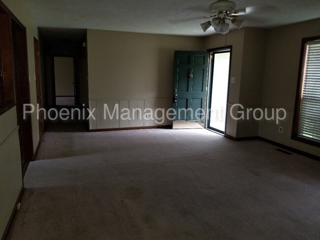 Building Photo - 142 Elmfield Dr