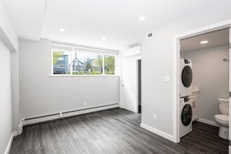 Building Photo - 585 Corydon Apartment