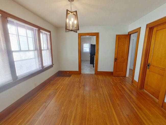 Building Photo - 334 S Estelle St