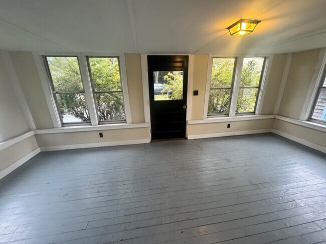 Building Photo - 138 Leavitt Ave